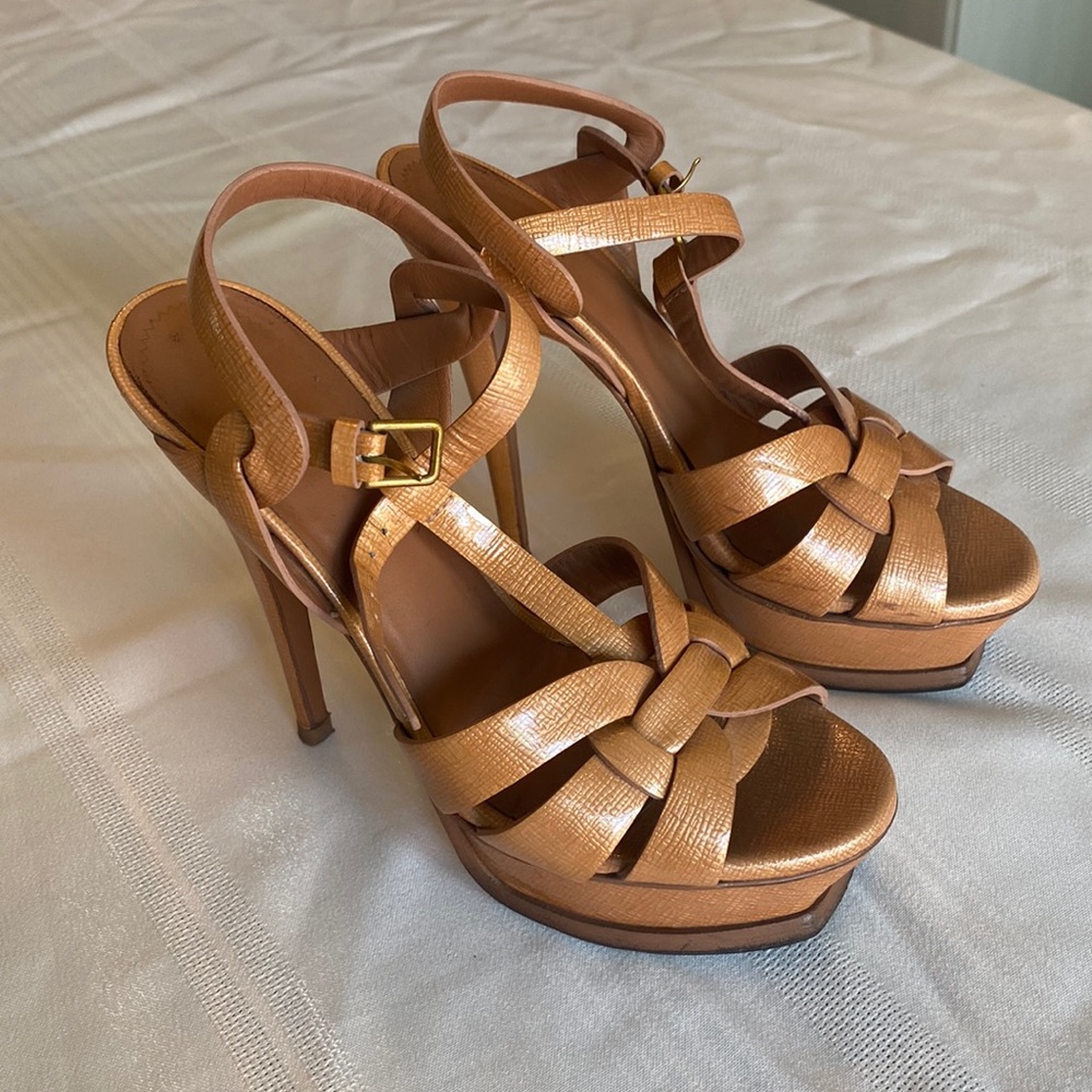 Authentic- YVESAINT LAURENT TRIBUTE PLATFORM SANDALS IN PATENT LEATHER